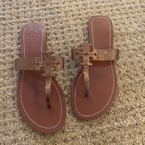 TORY BURCH LOGO SANDALS